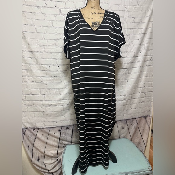 SHEIN Dresses & Skirts - Shein Curve 3XL Stretchy Black and White Striped Women's Dress